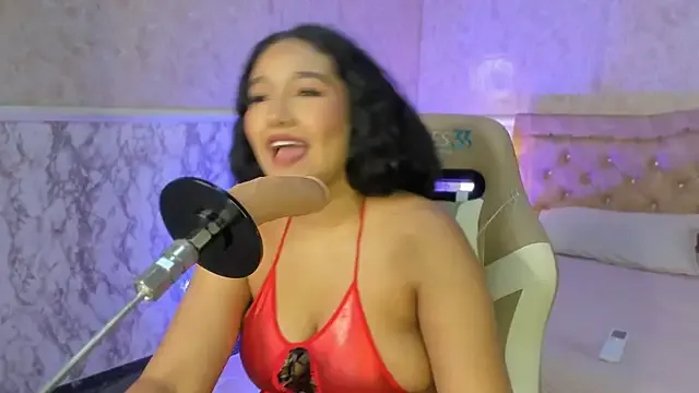 WhitneySweet from StripChat is Freechat