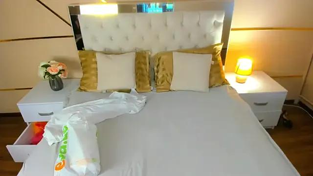 Try our streaming cams variety and talk on a personal level with our adorable girls streamers, showing off their bountiful shapes and dildos.