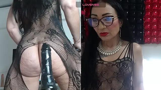 wildblackhair_1 from StripChat is Freechat