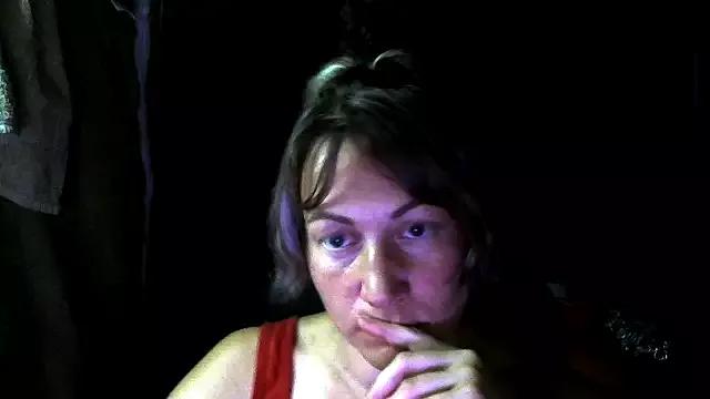 wLESLYMOSw from StripChat is Freechat