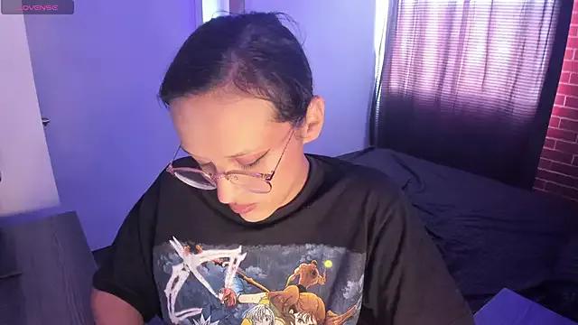 WorthyOfSlave from StripChat is Freechat