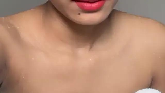 Wow-nisha from StripChat is Freechat