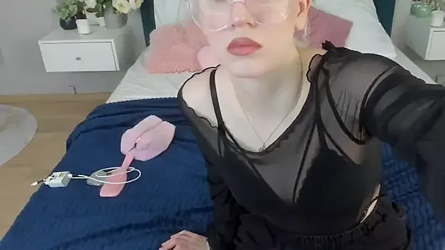 XannyLeen on StripChat 