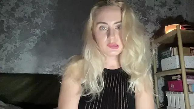 Xavelline from StripChat is Freechat