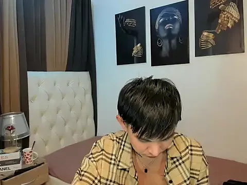 XloverXsiantwink from StripChat is Freechat