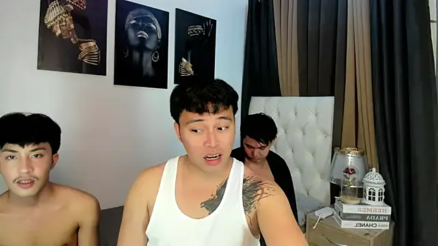 XloverXsiantwink from StripChat is Freechat