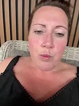 xsexycurvymilf from StripChat