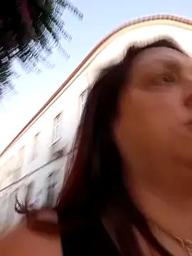 XSouthlondonNAUGHTYMILFXX from StripChat is Freechat