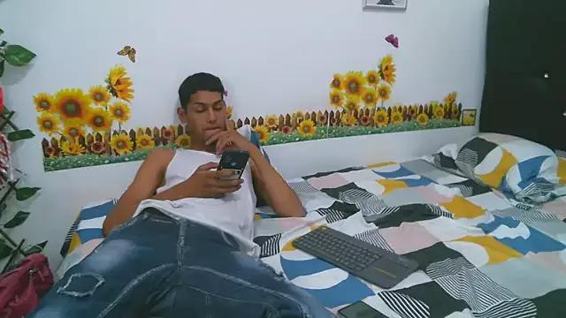 xxxxxlove2 from StripChat