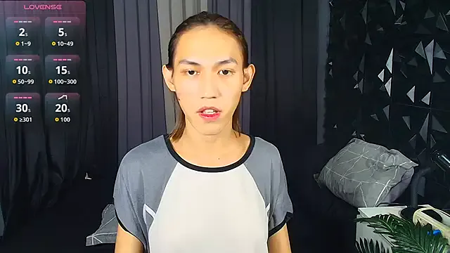 YannaRoyce on StripChat 