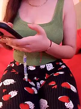 Yaraa8 from StripChat