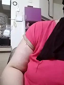 yaraline from StripChat is Freechat
