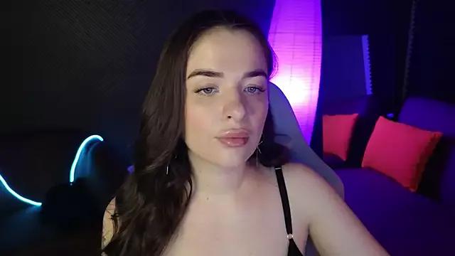 Yasmine_moon from StripChat is Freechat