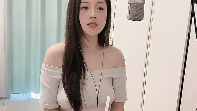 Yaya929 from StripChat
