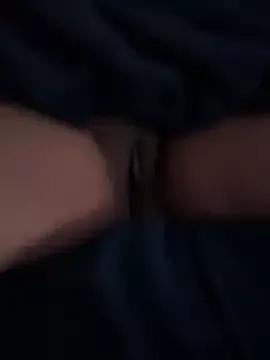 yello_kakes1017 from StripChat