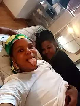 YELLOW-MELLO from StripChat is Freechat