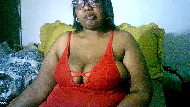 YELLOW_BONE from StripChat is Freechat
