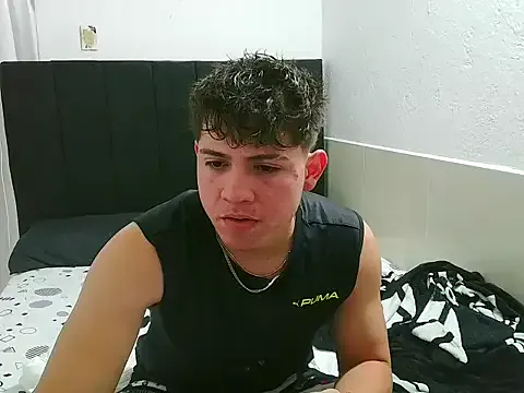 Yeremy12345 on StripChat 