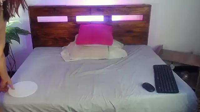 Yeseniaa25_ from StripChat