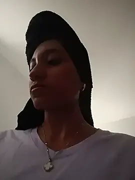 YeseniaRodriguez3 from StripChat