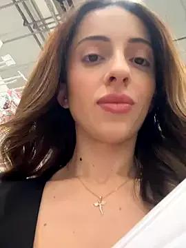 Yesmoree from StripChat is Freechat