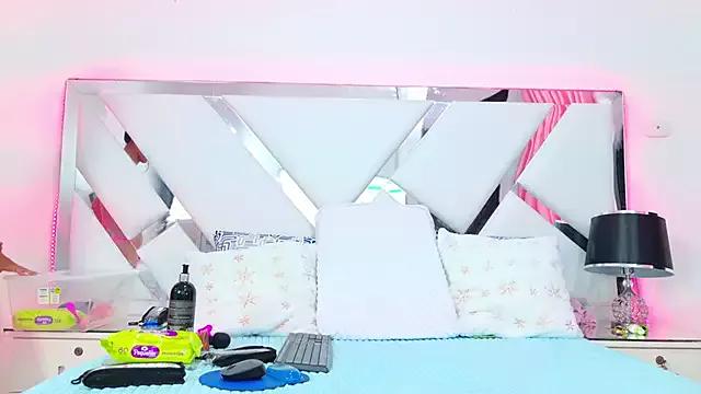 Try our streaming cams variety and talk on a personal level with our adorable girls streamers, showing off their bountiful shapes and dildos.