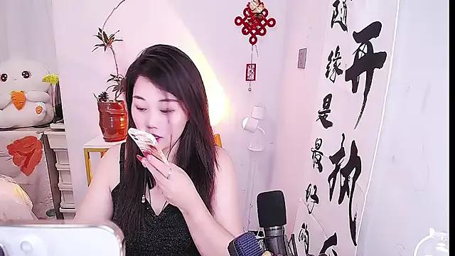 YiYi-baby520 from StripChat
