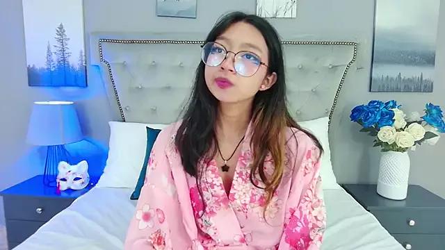 Yommi_Winx from StripChat