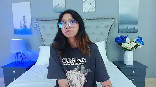 Yommi_Winx from StripChat