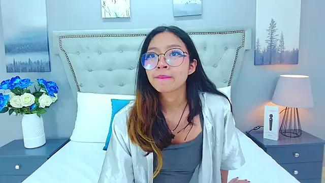 Yommi_Winx from StripChat