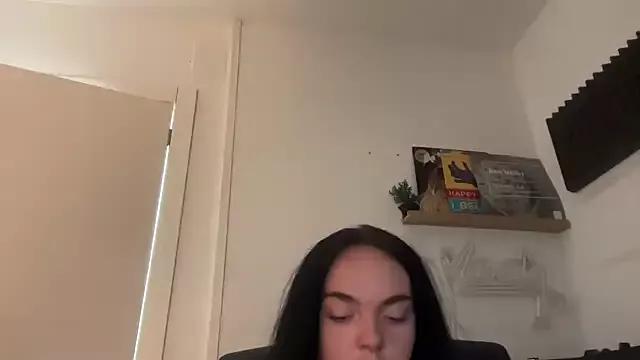 YorkshireLass from StripChat is Freechat