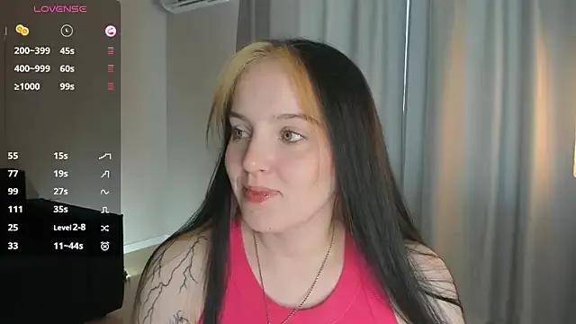 youngloveexe from StripChat is Freechat
