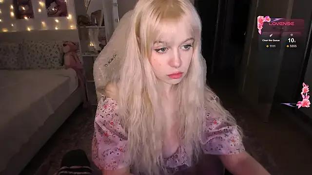 yourcutemouse from StripChat is Freechat