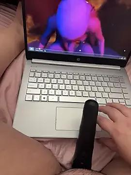 yourcutesarah from StripChat is Freechat