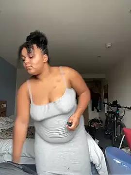 yourfavlightskinn from StripChat is Freechat