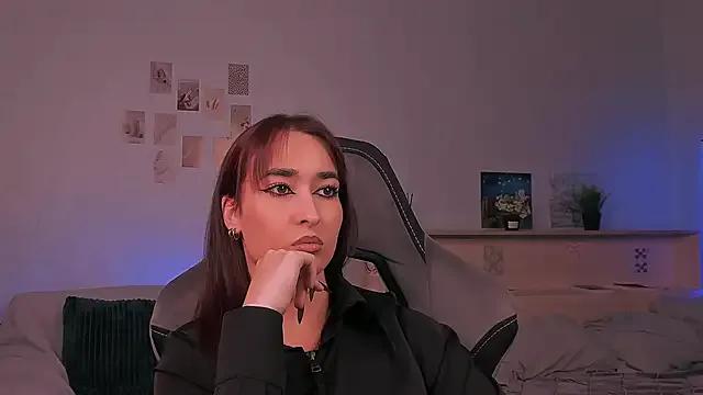 yourfitoviolett from StripChat is Freechat
