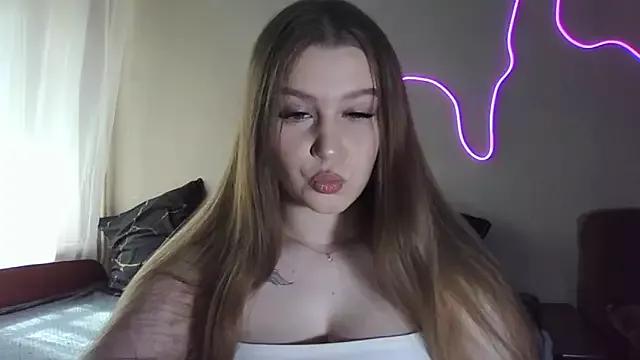 yourhoney_Lola_ from StripChat is Freechat