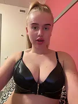 yourhornyslut from StripChat is Freechat