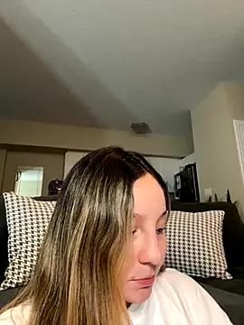 yourlilsecreet from StripChat is Freechat