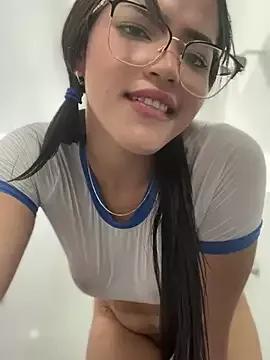 YourPreciousXXX from StripChat is Freechat