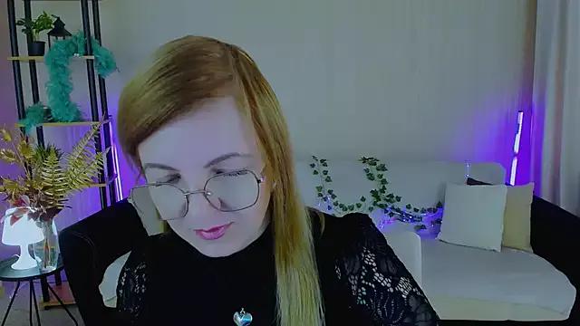 YourUniverser from StripChat is Freechat