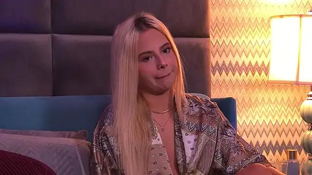 YssabelFox from StripChat