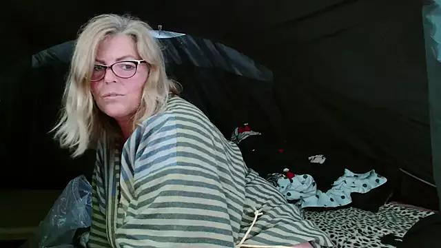 YulliaMilf from StripChat is Freechat