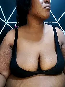 YummyChocolatexx2 from StripChat