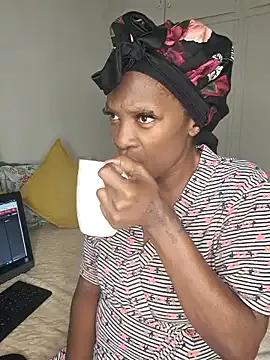 Yummychoklit from StripChat