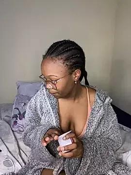 YummyMelanin117 from StripChat