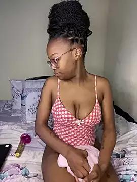 YummyMelanin117 from StripChat
