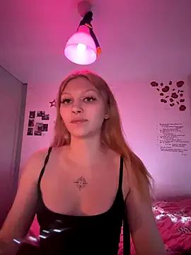 YunaRosse from StripChat is Freechat