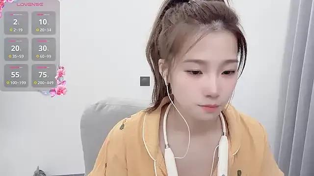 Yuyu_77 from StripChat