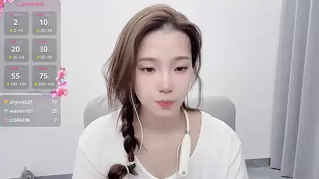 Yuyu_77 from StripChat